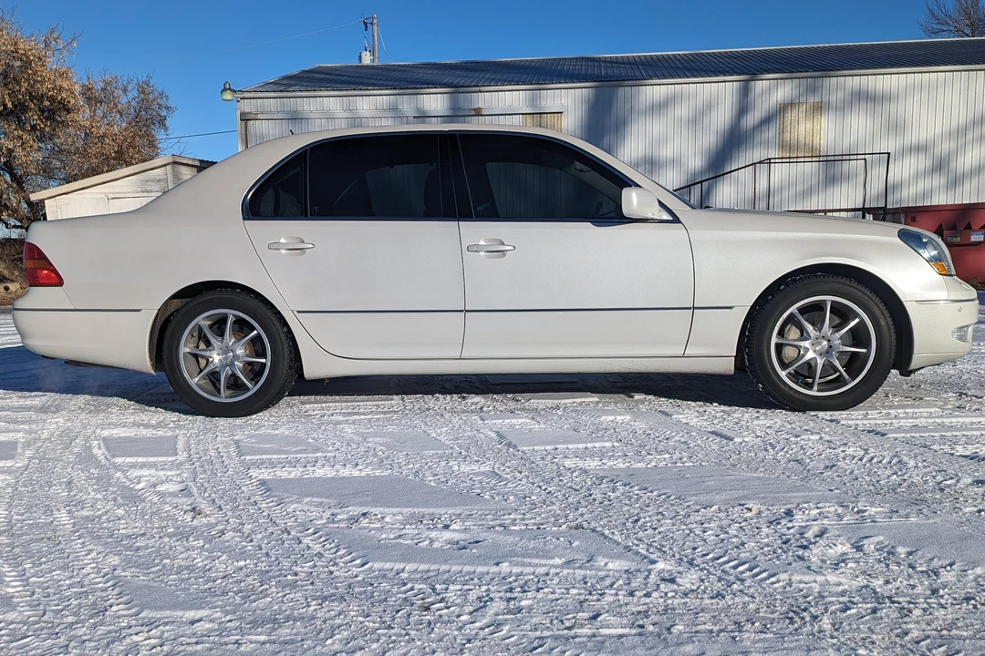 2002 Lexus LS 3rd Gen - Image 13 of 31