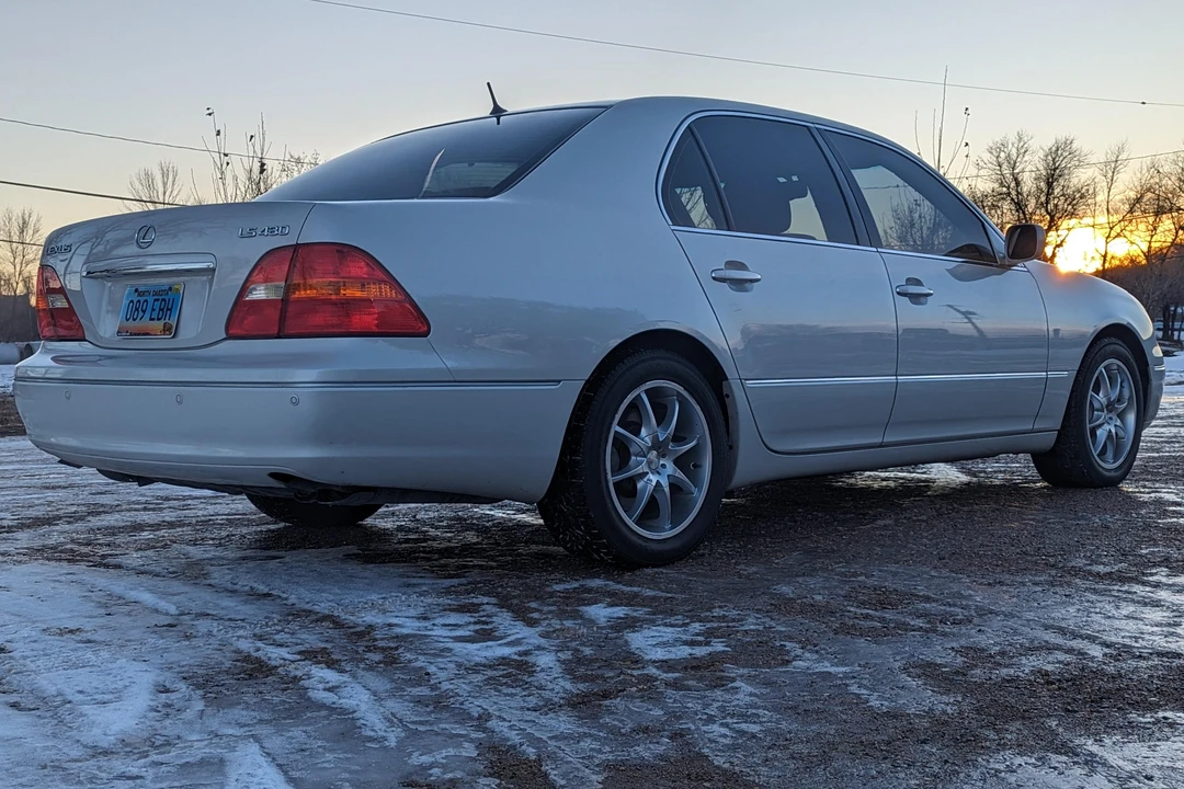 2002 Lexus LS 3rd Gen - Image 11 of 31