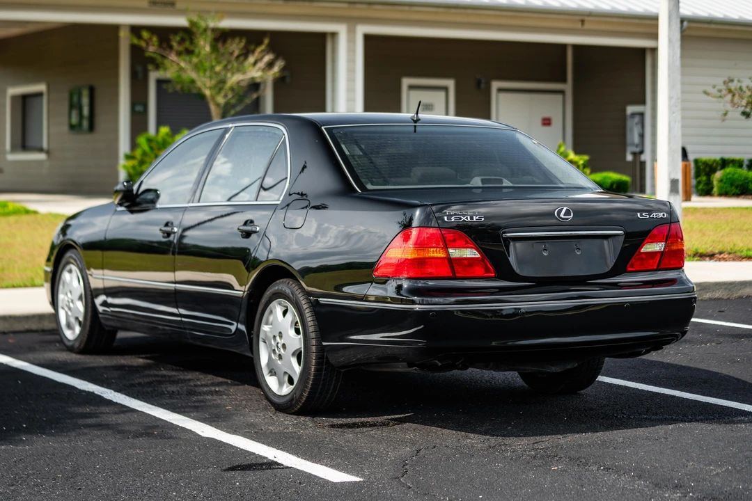2002 Lexus LS 3rd Gen - Image 19 of 31