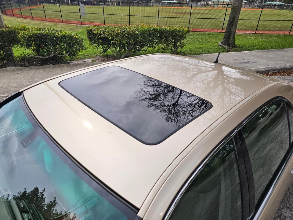 2002 Lexus LS 3rd Gen - Image 26 of 31