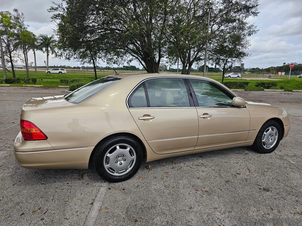 2002 Lexus LS 3rd Gen - Image 16 of 31