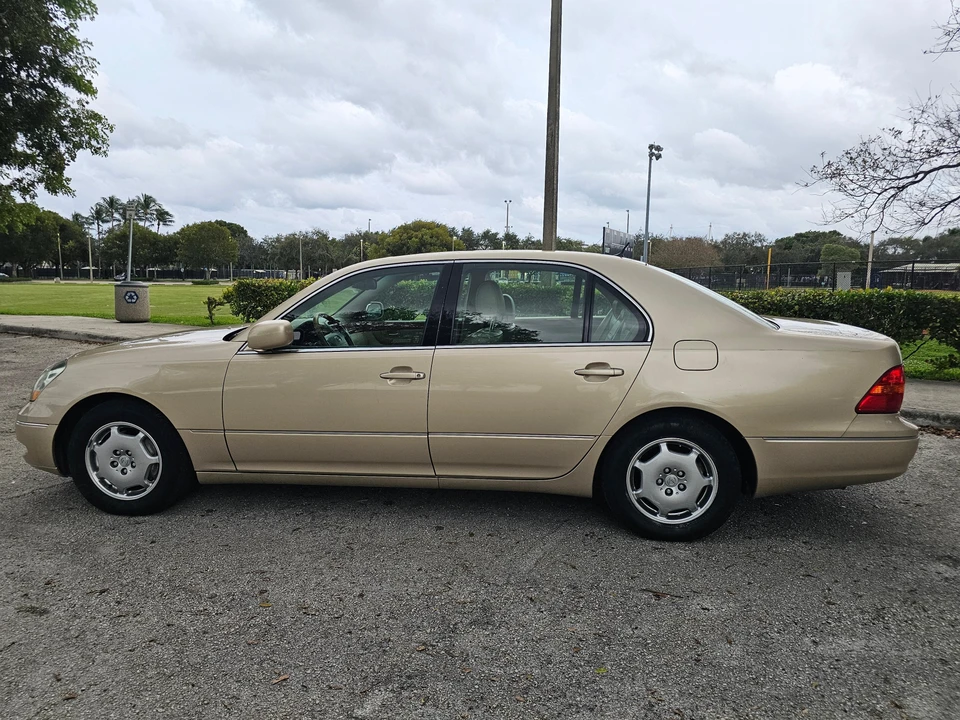 2002 Lexus LS 3rd Gen - Image 11 of 31