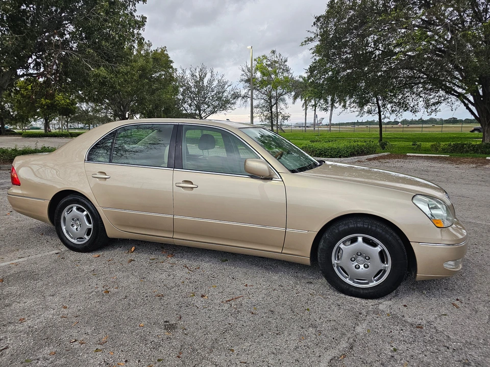 2002 Lexus LS 3rd Gen - Image 17 of 31