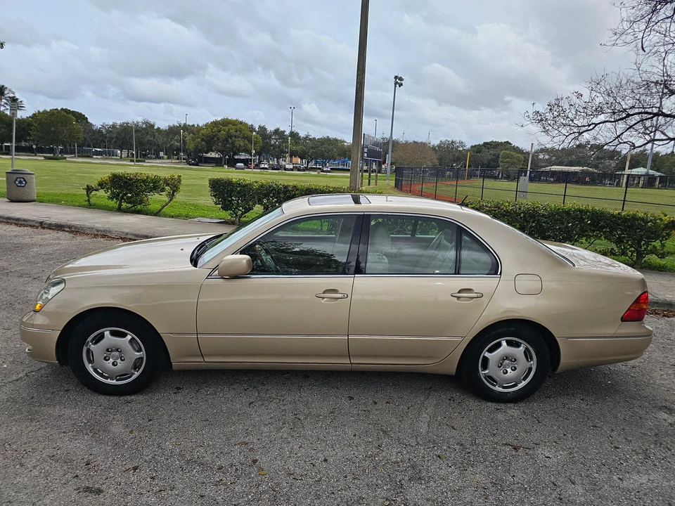 2002 Lexus LS 3rd Gen - Image 10 of 31