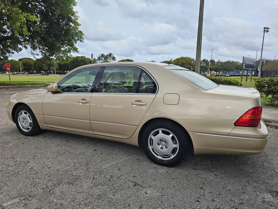 2002 Lexus LS 3rd Gen - Image 12 of 31