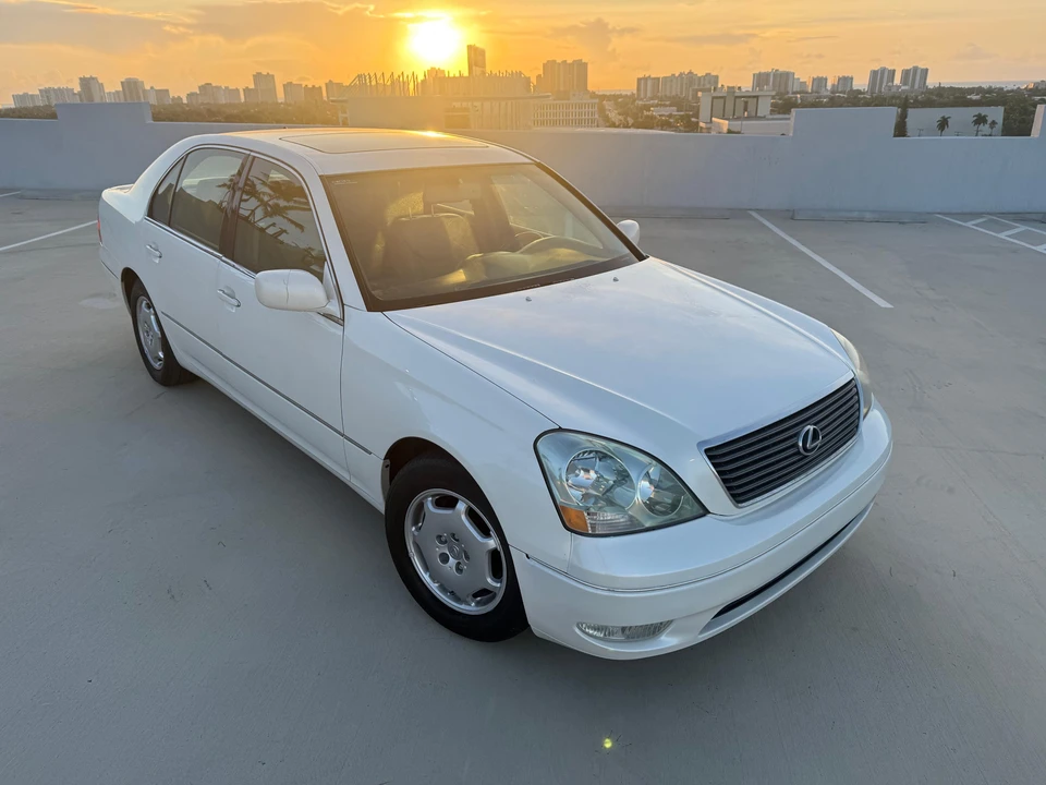 2002 Lexus LS 3rd Gen - Image 19 of 31