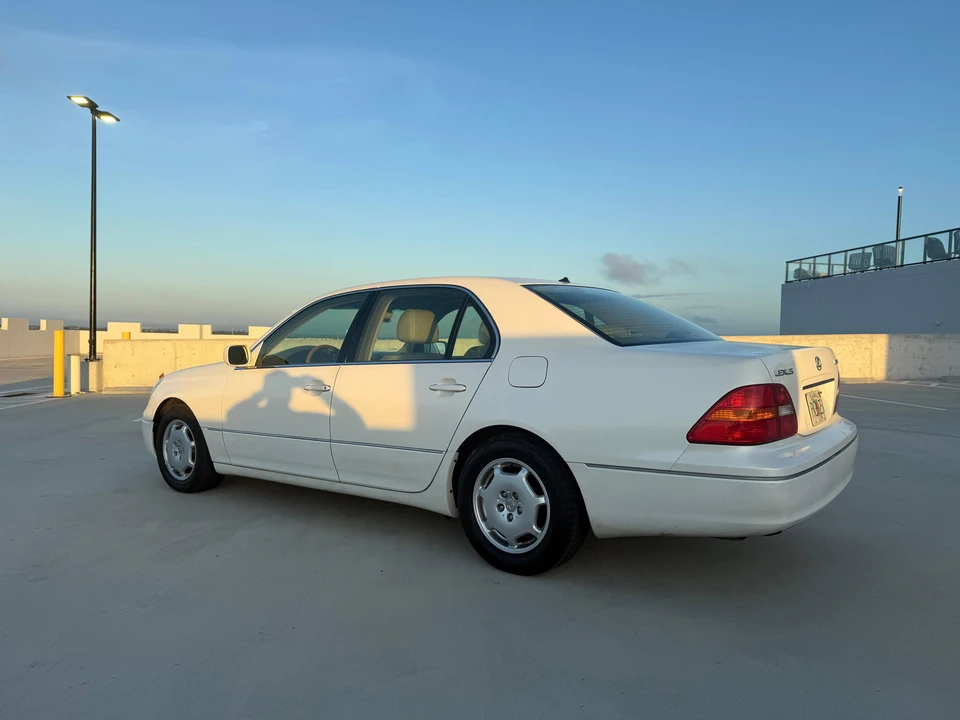 2002 Lexus LS 3rd Gen - Image 12 of 31