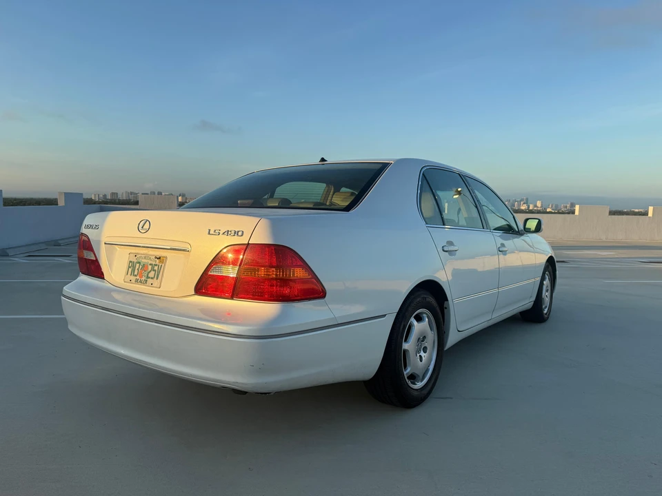 2002 Lexus LS 3rd Gen - Image 15 of 31