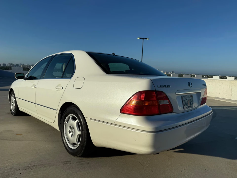 2002 Lexus LS 3rd Gen - Image 13 of 31