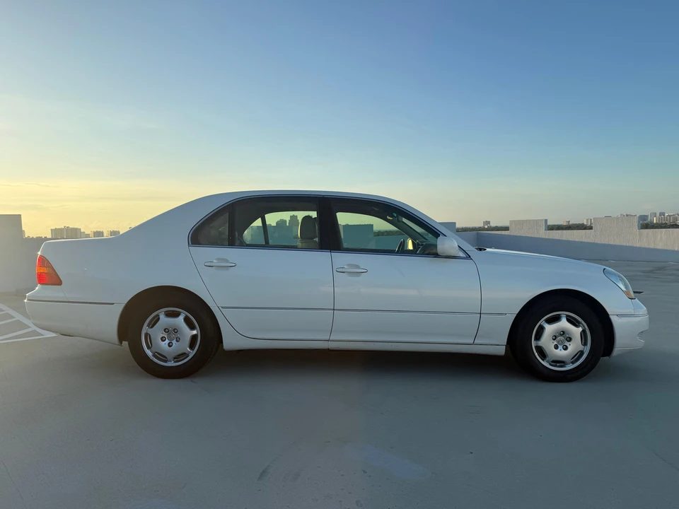 2002 Lexus LS 3rd Gen - Image 16 of 31