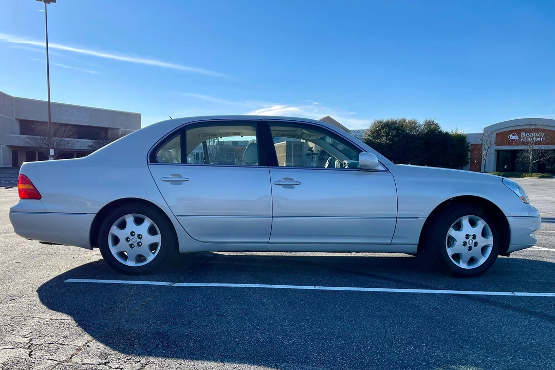 2002 Lexus LS 3rd Gen - Image 3 of 31