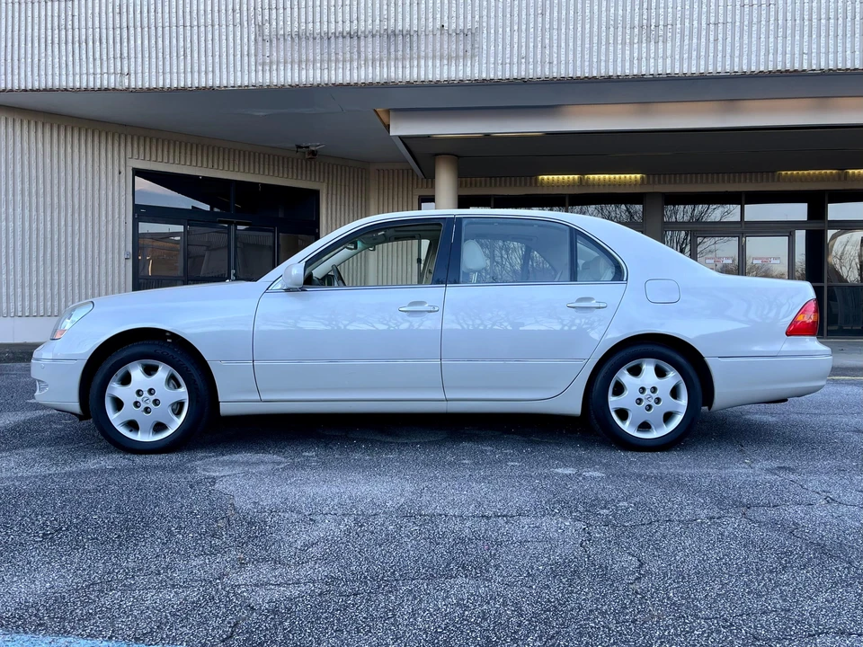2002 Lexus LS 3rd Gen - Image 15 of 31