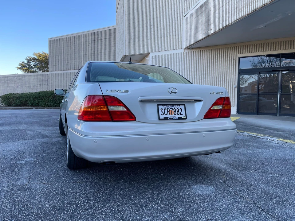 2002 Lexus LS 3rd Gen - Image 23 of 31