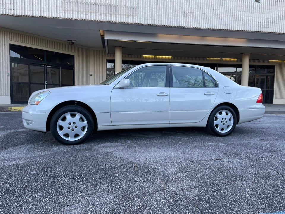 2002 Lexus LS 3rd Gen - Image 13 of 31