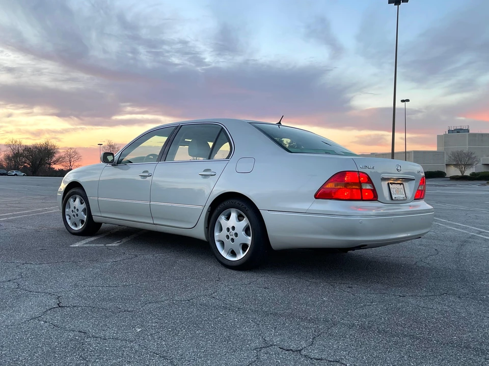 2002 Lexus LS 3rd Gen - Image 18 of 31