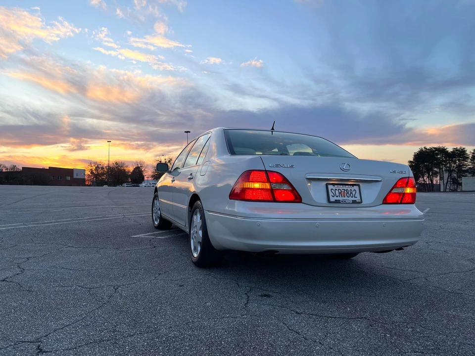 2002 Lexus LS 3rd Gen - Image 21 of 31