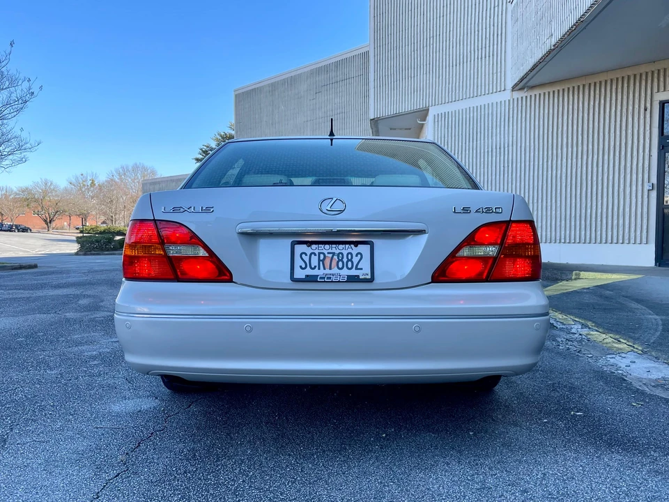 2002 Lexus LS 3rd Gen - Image 25 of 31