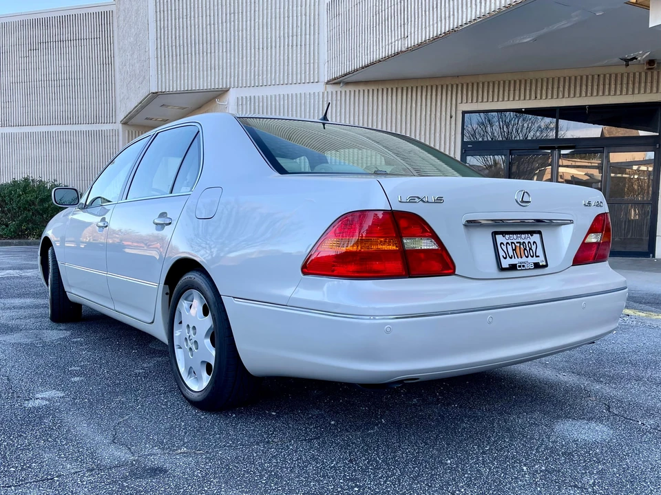 2002 Lexus LS 3rd Gen - Image 19 of 31
