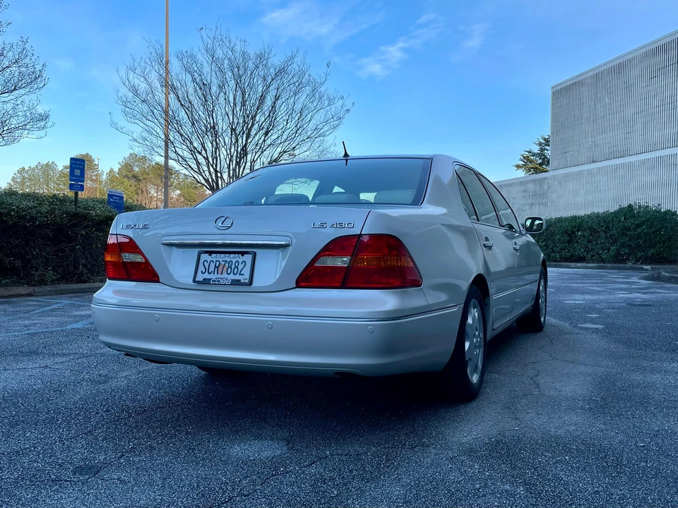 2002 Lexus LS 3rd Gen - Image 26 of 31