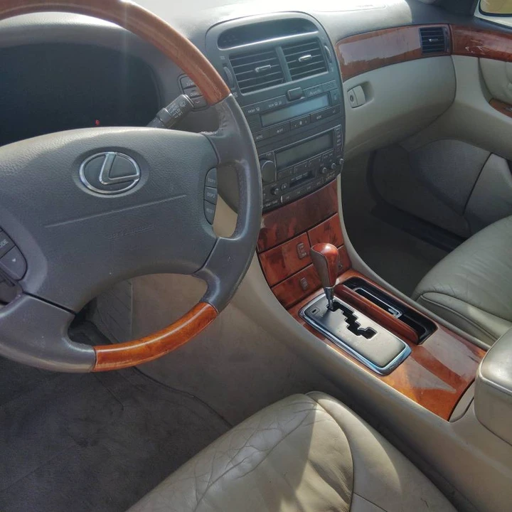 2002 Lexus LS 3rd Gen - Image 11 of 12