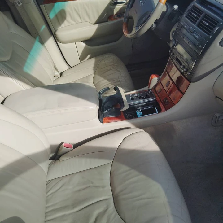 2002 Lexus LS 3rd Gen - Image 9 of 12