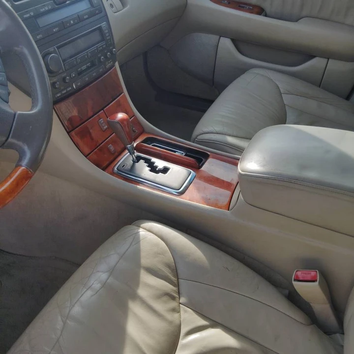 2002 Lexus LS 3rd Gen - Image 17 of 17