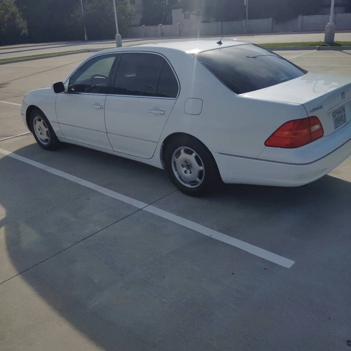 2002 Lexus LS 3rd Gen - Image 5 of 12