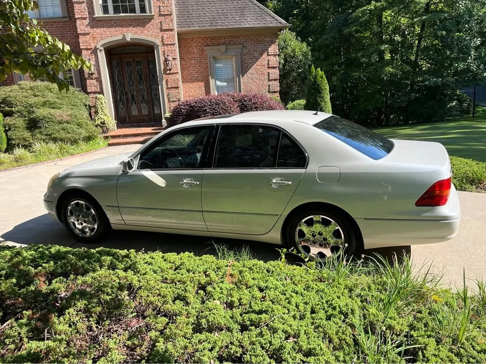 2002 Lexus LS 3rd Gen - Image 5 of 8