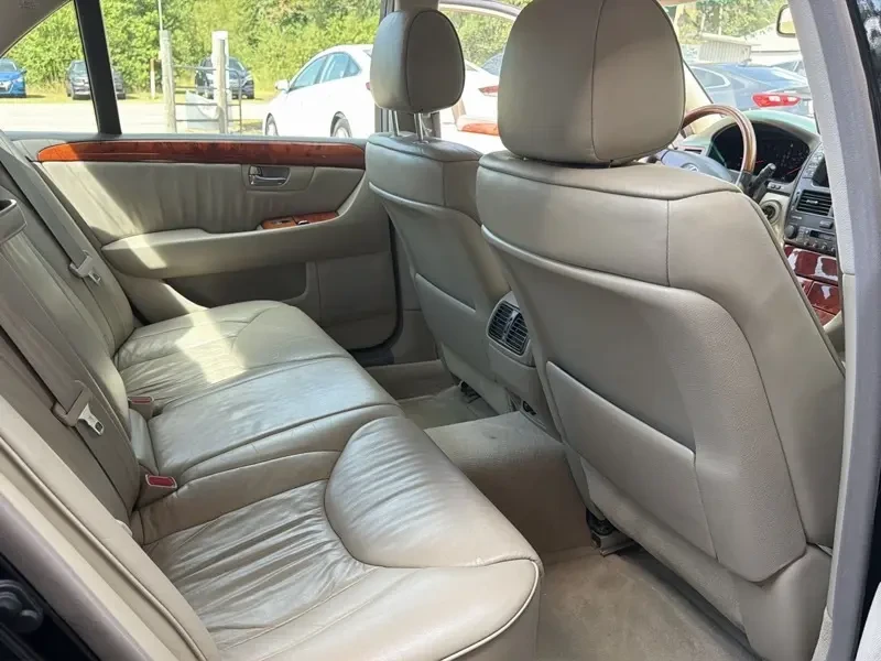 2002 Lexus LS 3rd Gen - Image 11 of 12