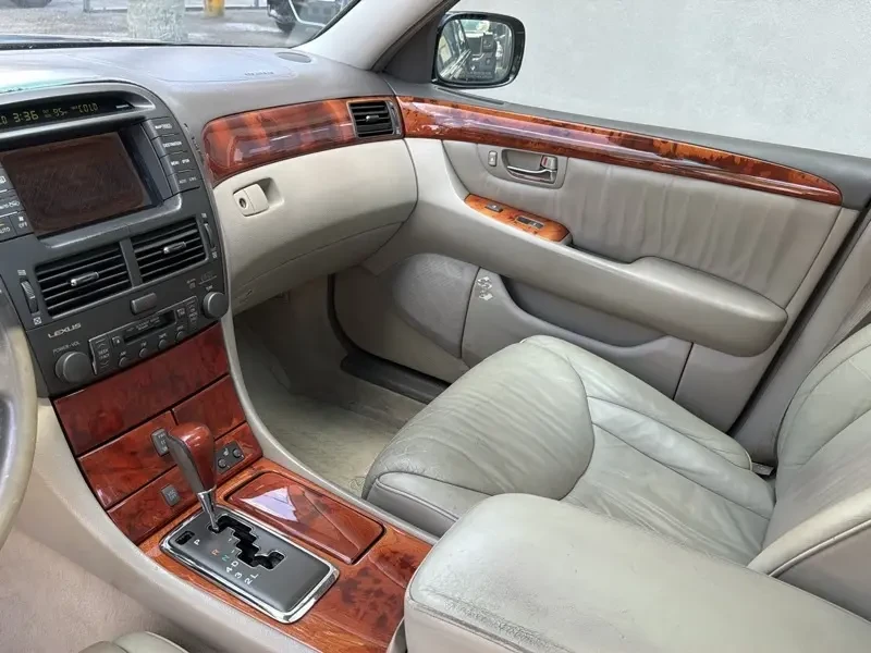 2002 Lexus LS 3rd Gen - Image 8 of 12