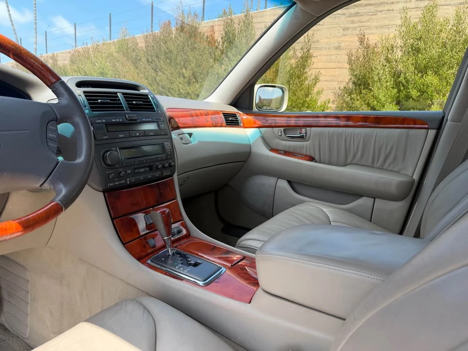 2002 Lexus LS 3rd Gen - Image 11 of 20