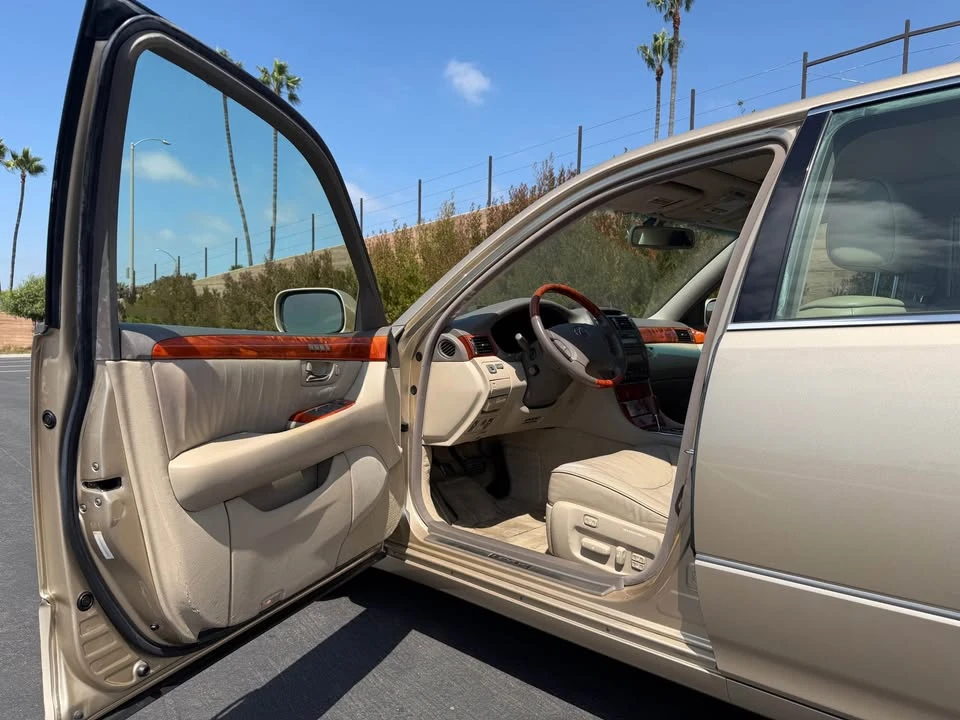 2002 Lexus LS 3rd Gen - Image 9 of 20