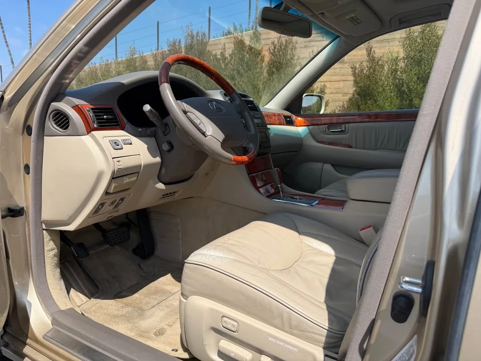 2002 Lexus LS 3rd Gen - Image 10 of 20
