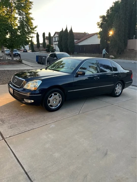 2002 Lexus LS 3rd Gen - Image 2 of 14