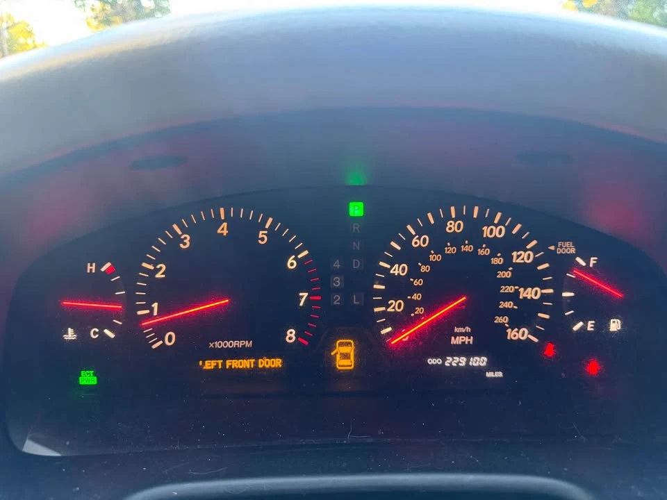 2002 Lexus LS 2nd Gen - Image 10 of 11