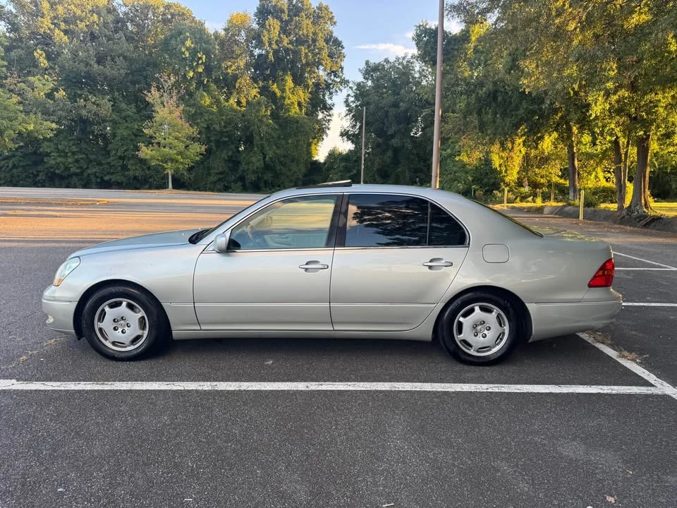 2002 Lexus LS 2nd Gen - Image 6 of 11