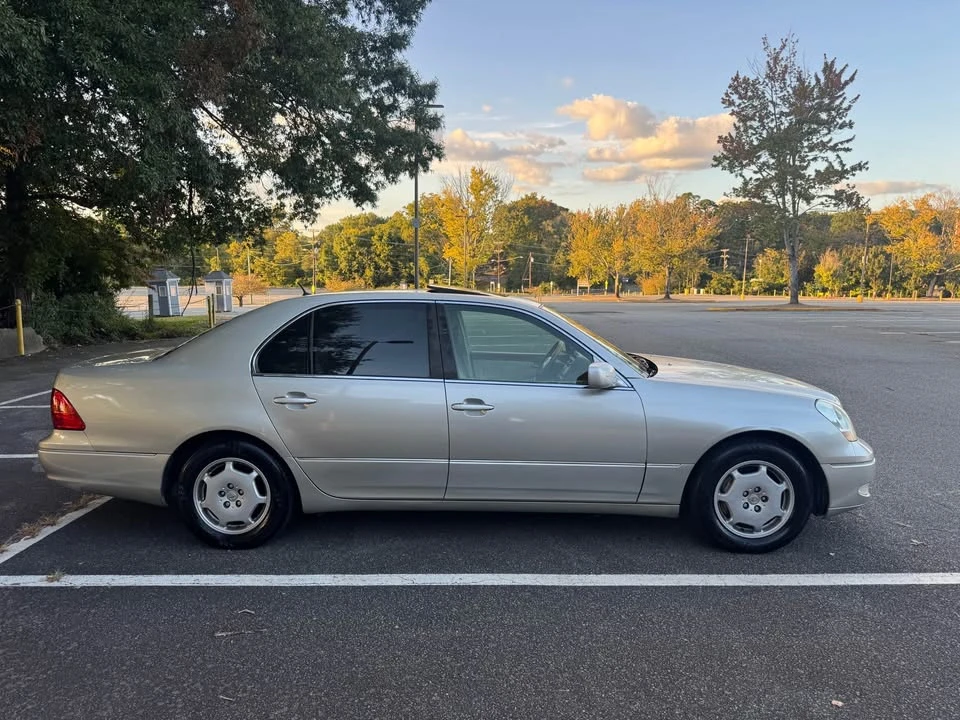 2002 Lexus LS 2nd Gen - Image 2 of 11