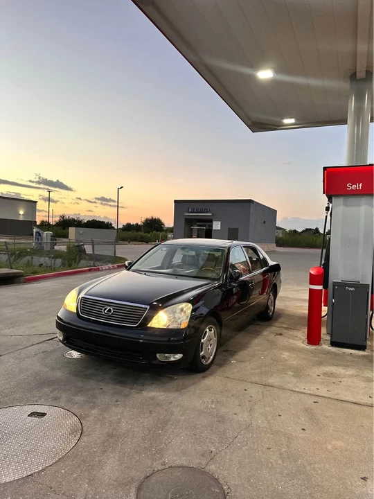 2002 Lexus LS 3rd Gen - Image 5 of 10