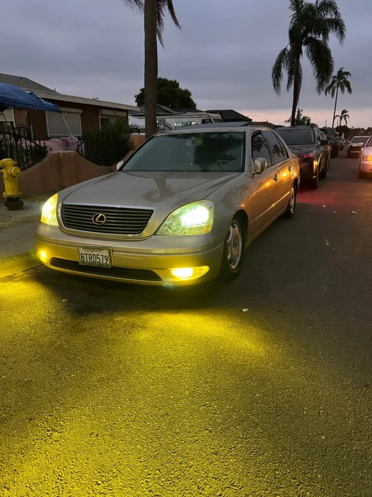 2002 Lexus LS 3rd Gen - Image 2 of 5
