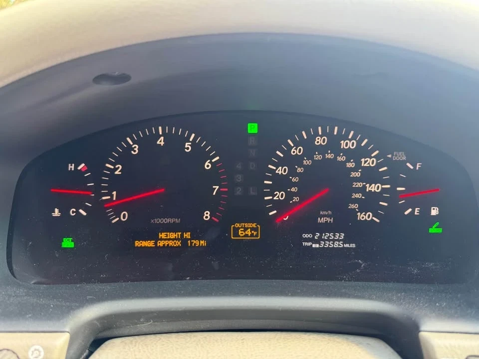 2002 Lexus LS 3rd Gen - Image 8 of 10