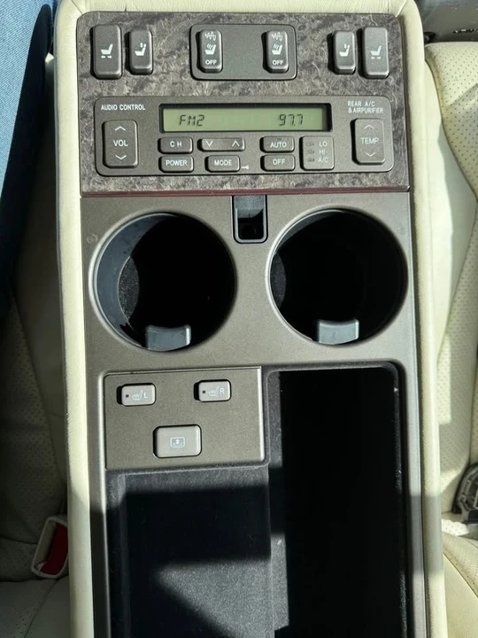 2002 Lexus LS 3rd Gen - Image 6 of 10