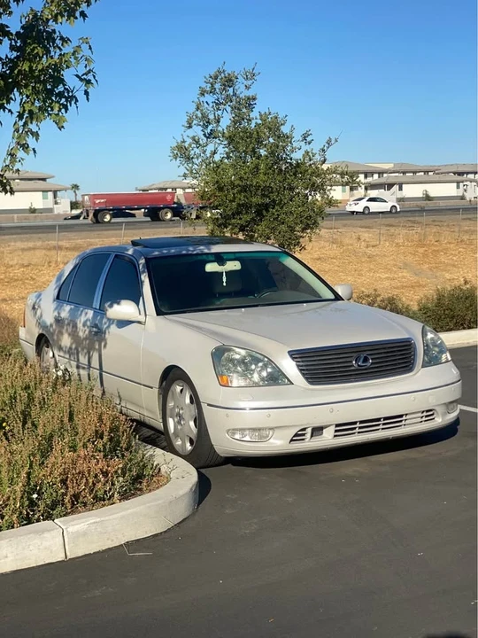 2002 Lexus LS 3rd Gen - Image 5 of 6