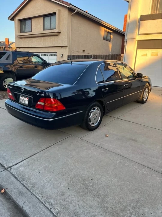 2002 Lexus LS 3rd Gen - Image 2 of 14