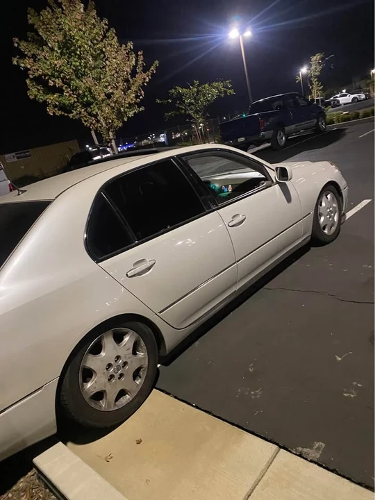 2002 Lexus LS 3rd Gen - Image 3 of 6