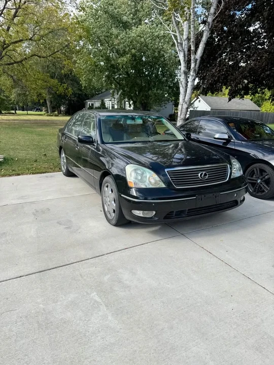 2002 Lexus LS 3rd Gen - Image 2 of 10