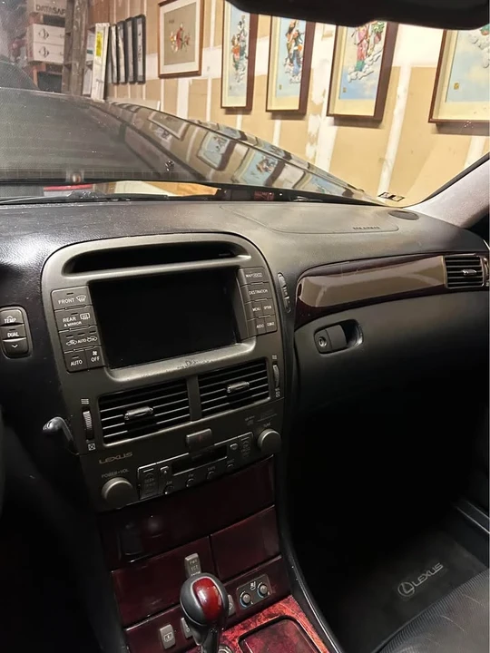 2002 Lexus LS 3rd Gen - Image 4 of 9
