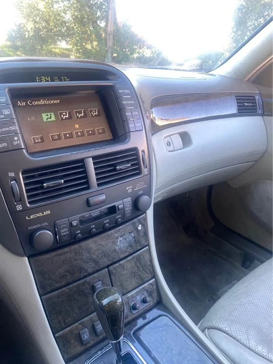2002 Lexus LS 3rd Gen - Image 17 of 20
