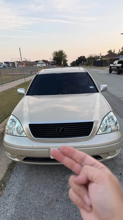 2002 Lexus LS 3rd Gen - Image 4 of 8