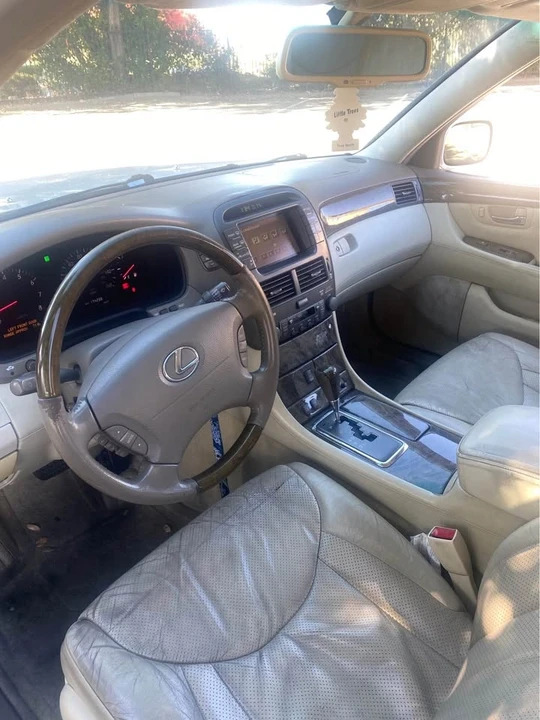 2002 Lexus LS 3rd Gen - Image 19 of 20