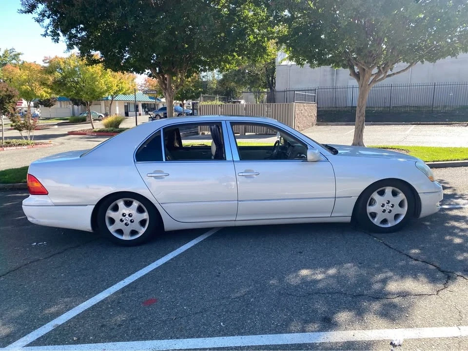 2002 Lexus LS 3rd Gen - Image 6 of 20
